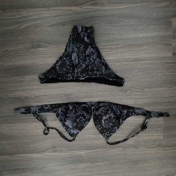 Bikini - Picture 2 of 2